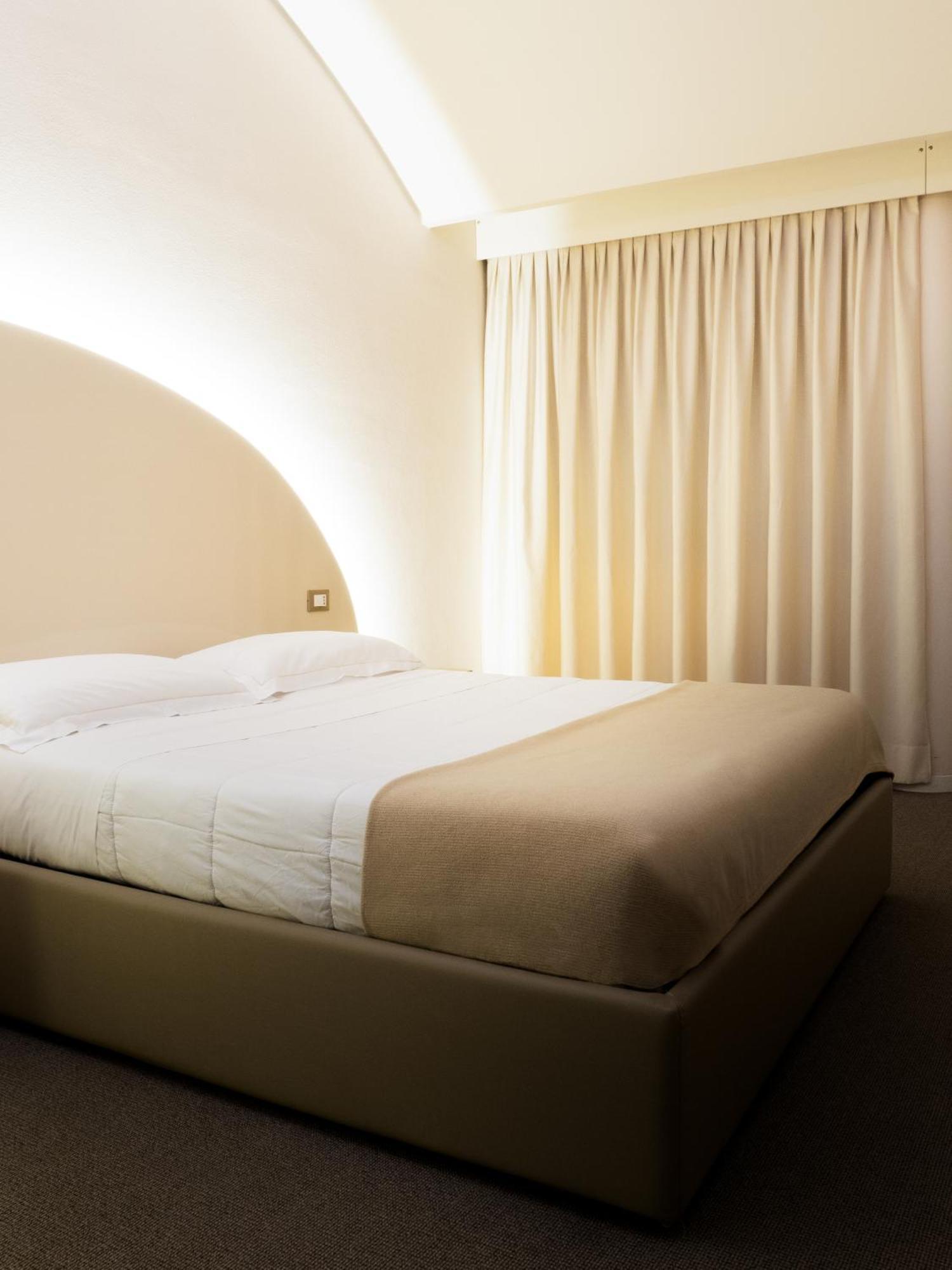 Dealuna Motel Fidenza Esterno foto